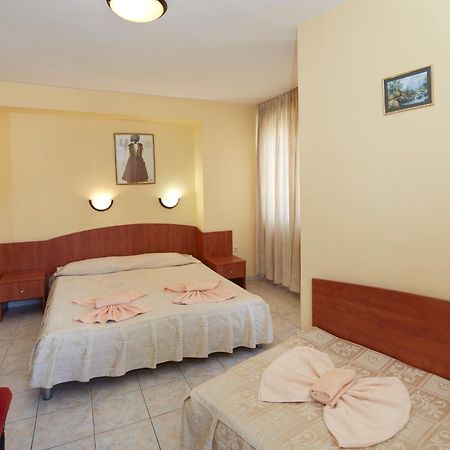 Family Hotel Andreev Nesebar Exterior photo