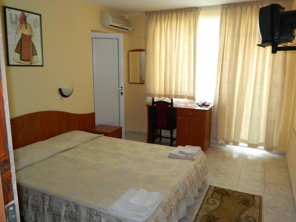 Family Hotel Andreev Nesebar Room photo